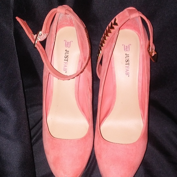 Shoes - Picture 2 of 4